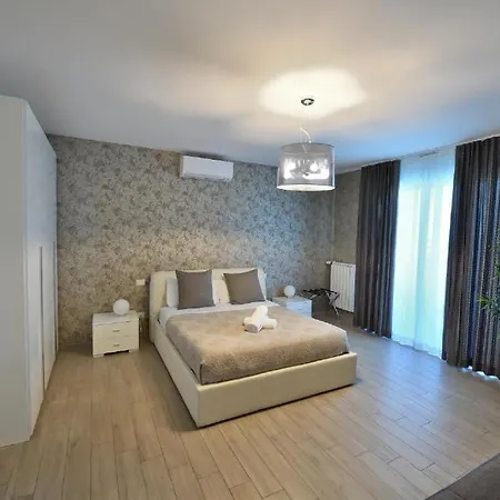 Karol Airport Vendégház 4*