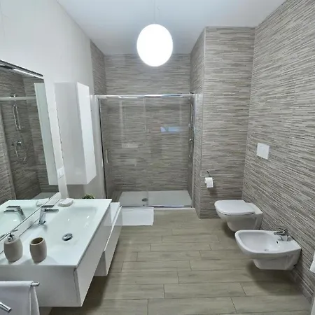 Karol Airport Vendégház Bari