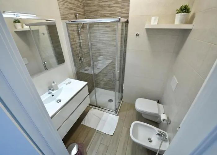 Karol Airport בארי