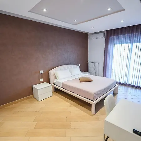 Karol Airport Guest house *
