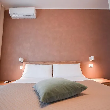 Karol Airport Guest house