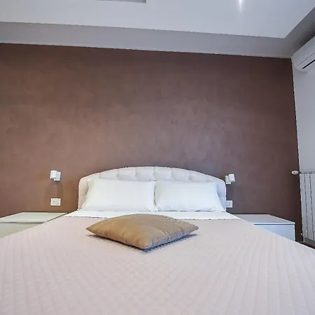 Gasthuis Karol Airport Bari