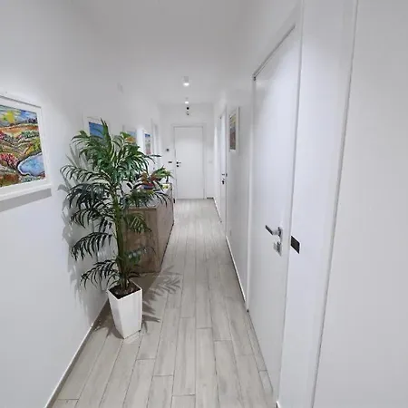 Karol Airport Guest house *