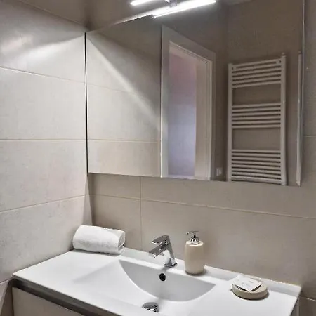 Karol Airport Guest house