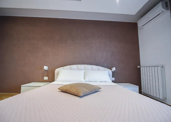 Gasthuis Karol Airport Bari