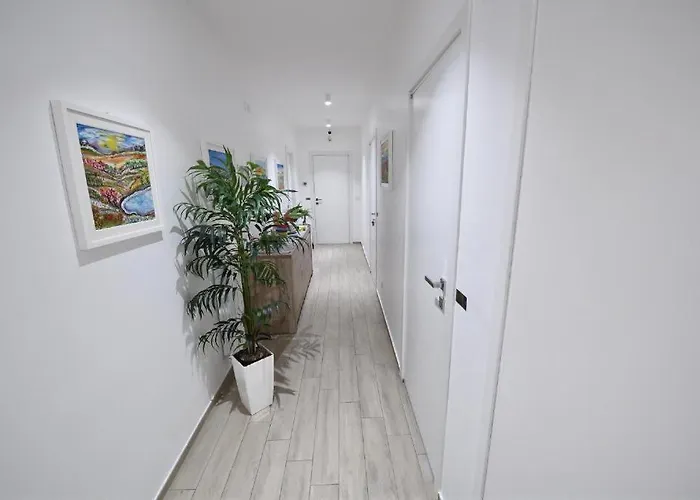 Karol Airport Gasthuis 4*