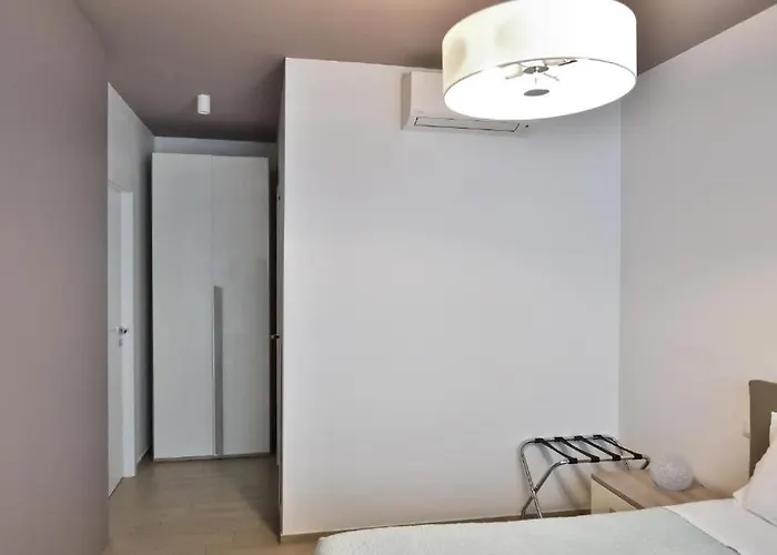 Gasthuis Karol Airport Bari